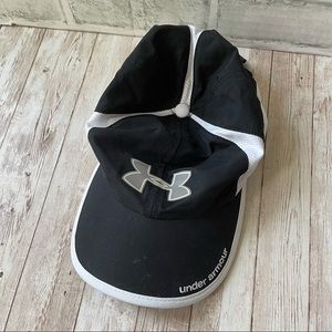 PREOWNED WOMENS UNDER ARMOUR HAT BLACK WHITE